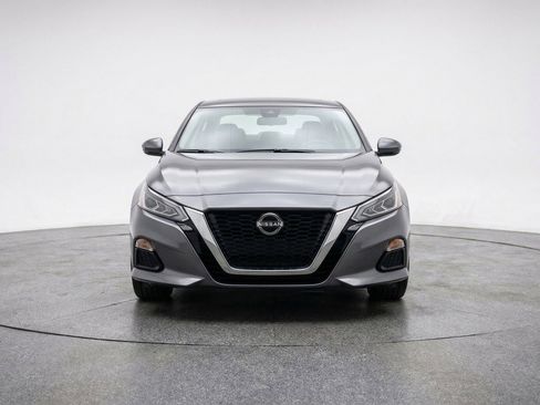 Used 2025 Nissan Altima 2.5 SV FWD image 2