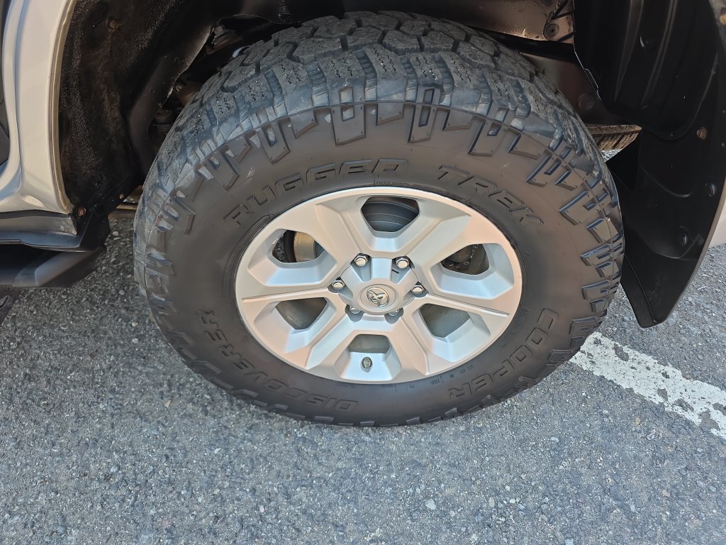Used 2017 Toyota 4Runner SR5 AWD/4WD image 37