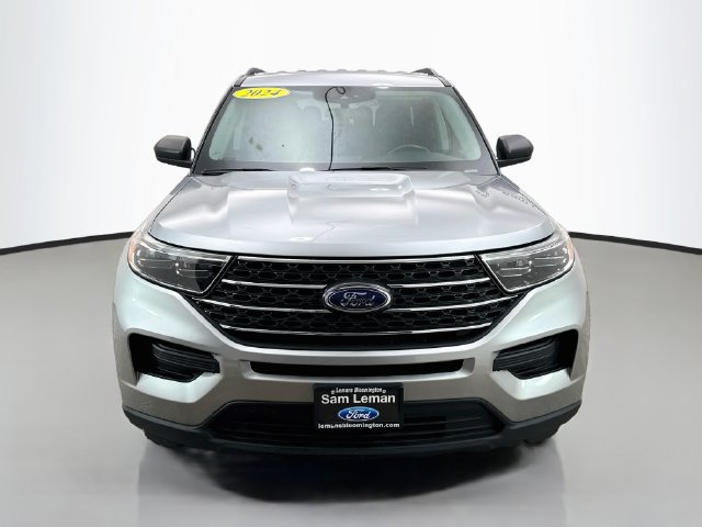 Used 2024 Ford Explorer XLT RWD image 2