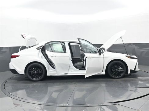 New 2026 Toyota Camry SE image 31