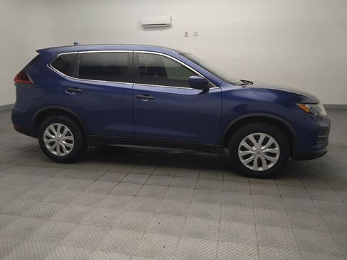 Used 2020 Nissan Rogue S FWD image 11