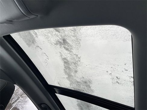 Used 2020 Chevrolet Equinox LT image 18