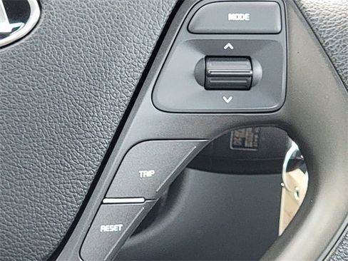 Used 2017 Kia Forte LX image 33