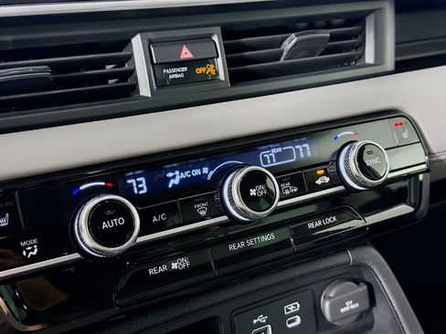 Certified 2025 Honda Pilot Touring image 19