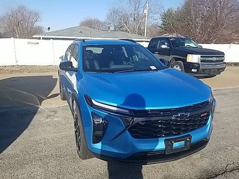 Certified 2025 Chevrolet Trax RS w/ Driver Confidence Package image 4