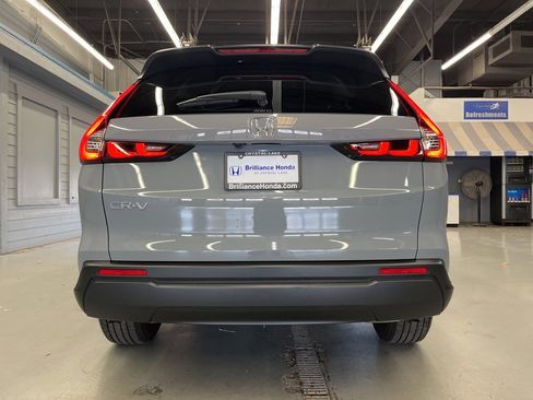 Used 2025 Honda CR-V EX image 6