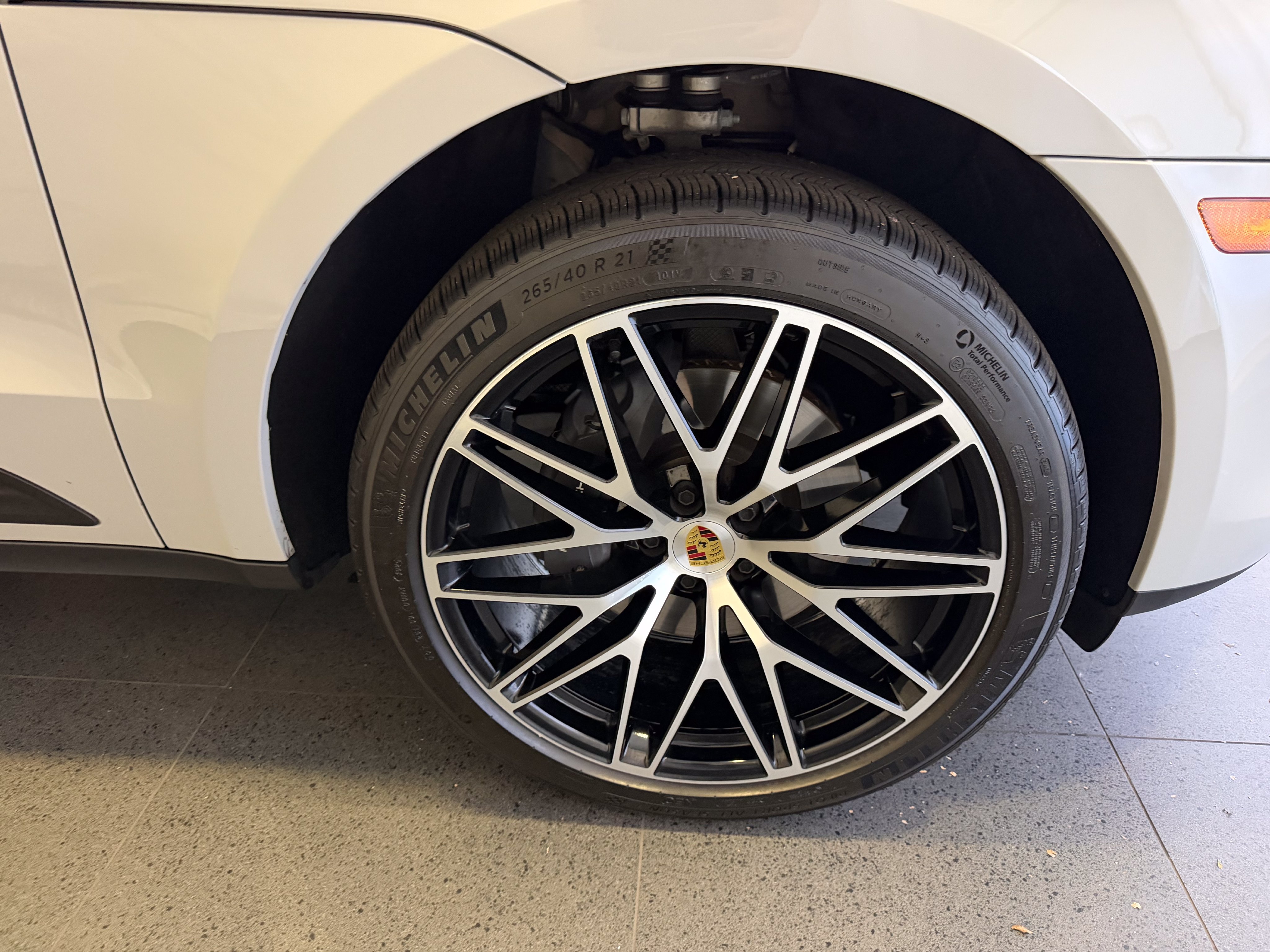Certified 2026 Porsche Macan AWD/4WD image 13