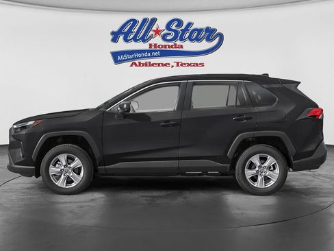 Used 2025 Toyota RAV4 LE AWD/4WD image 3