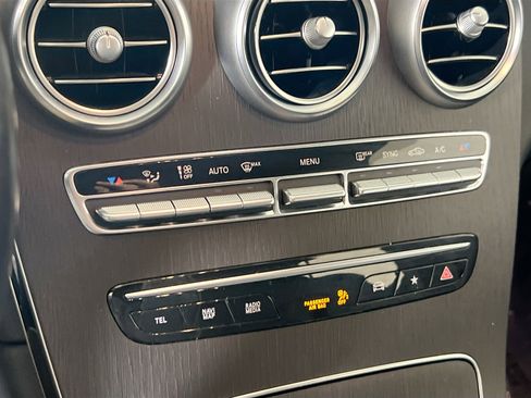 Used 2021 Mercedes-Benz GLC 300 4MATIC image 15