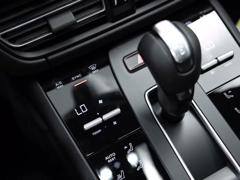 Certified 2026 Porsche Macan AWD/4WD image 28
