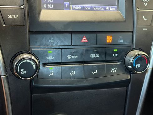 Used 2017 Toyota Camry SE FWD image 20