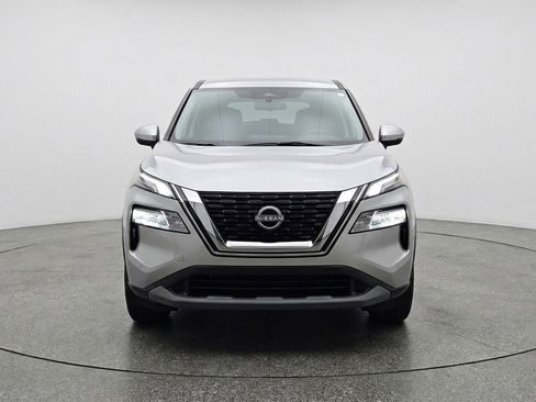 Used 2025 Nissan Rogue SV image 2