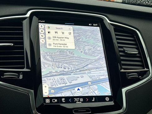 Used 2023 Volvo XC90 B6 Plus image 22