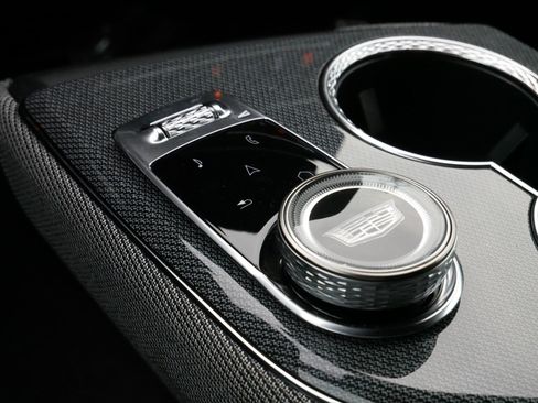 Certified 2025 Cadillac Optiq Luxury 2 w/ LPO, Floor Liner Package image 29