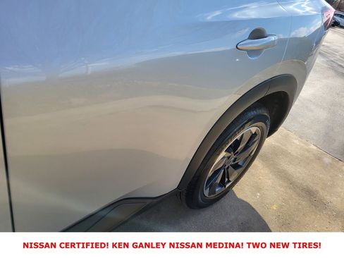 Certified 2025 Nissan Rogue SV image 12