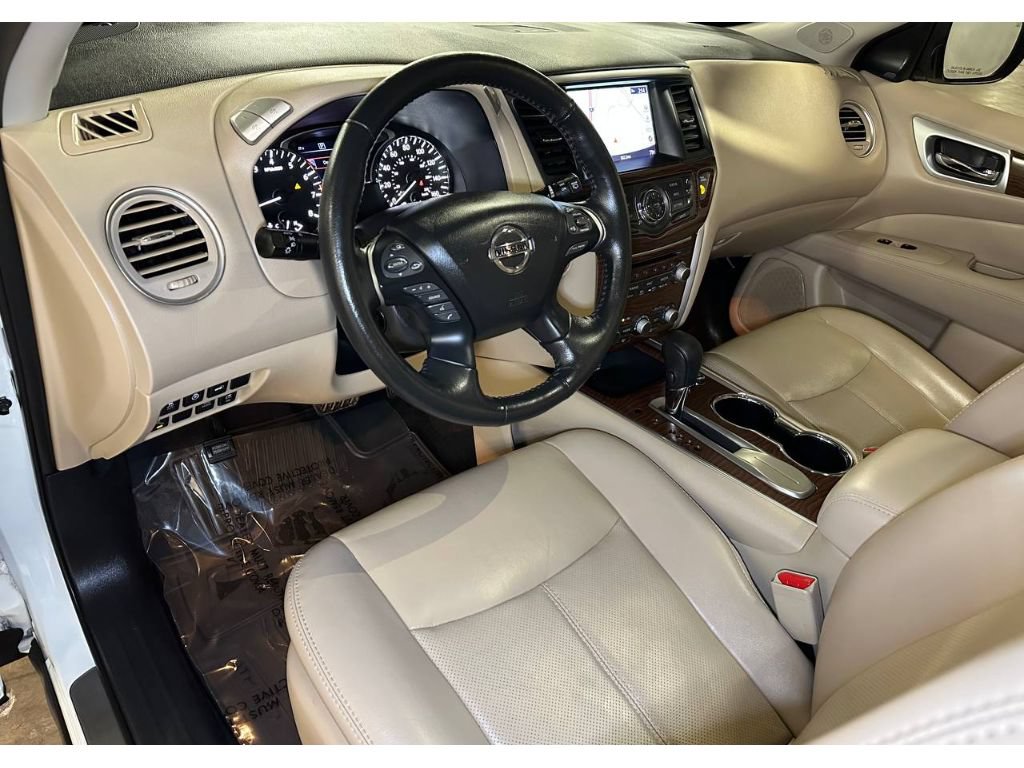 Used 2020 Nissan Pathfinder Platinum FWD image 19