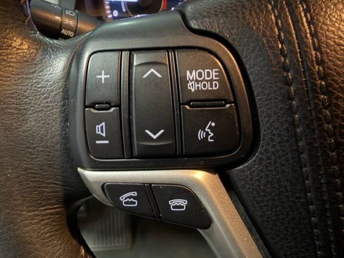 Used 2015 Toyota Sienna XLE FWD image 11