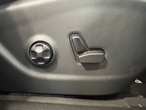 Used 2019 Jeep Cherokee Limited AWD/4WD image 34