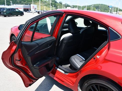 Used 2025 Toyota Camry SE image 9