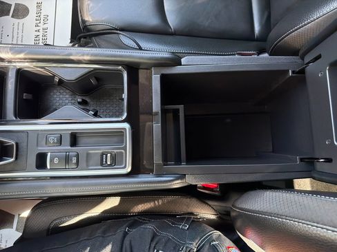 Used 2025 Nissan Pathfinder SL FWD image 24