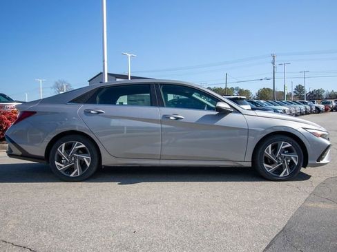 New 2026 Hyundai Elantra Limited image 4