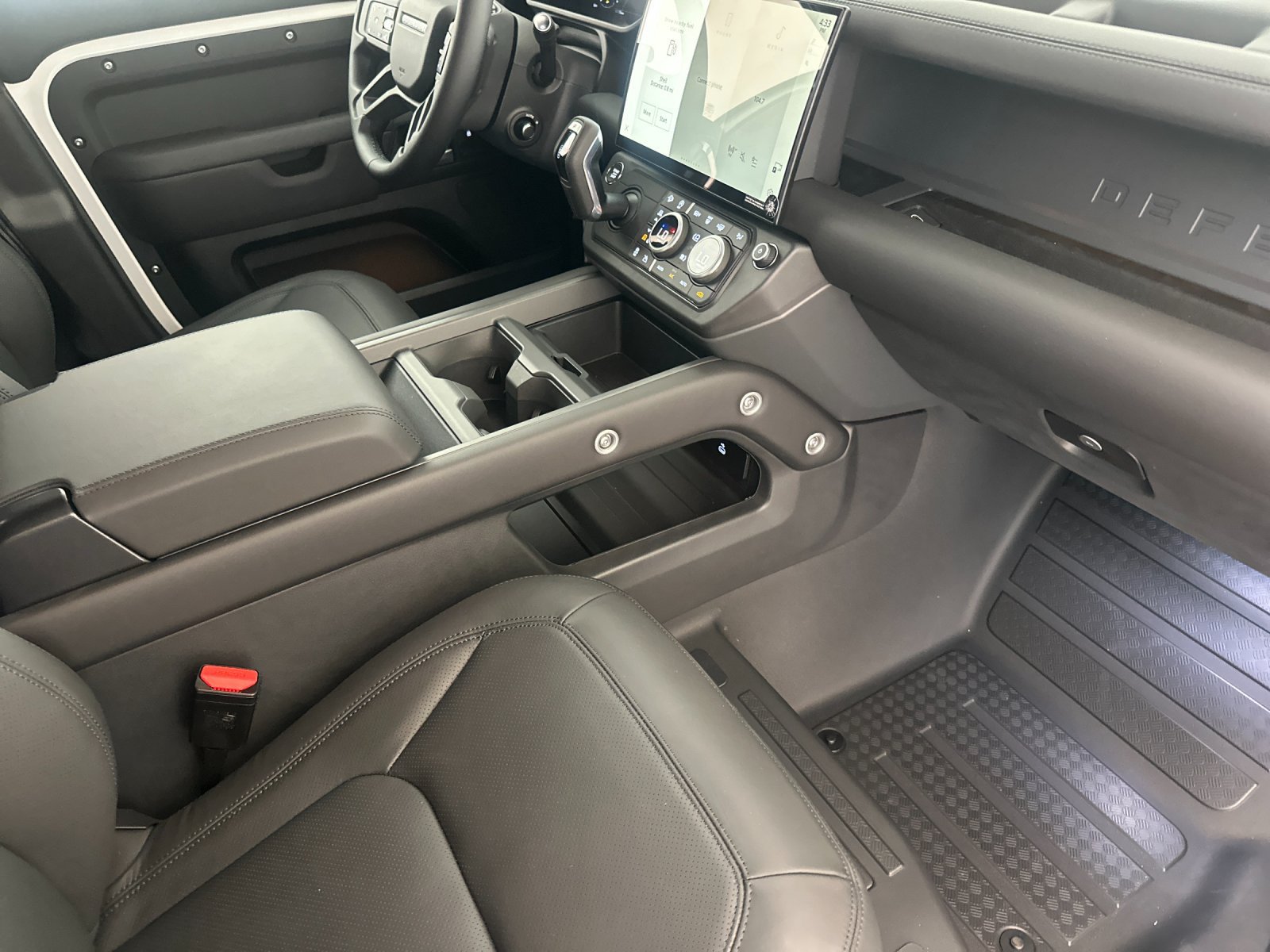 New 2026 Land Rover Defender 110 X-Dynamic SE AWD/4WD image 15