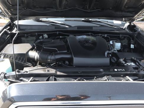 Used 2019 Toyota Tacoma SR5 RWD image 11
