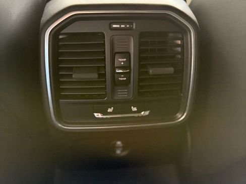 Used 2024 Porsche Macan image 15