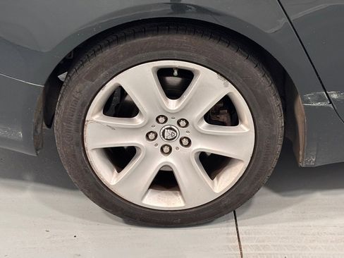 Used 2011 Jaguar XF image 33