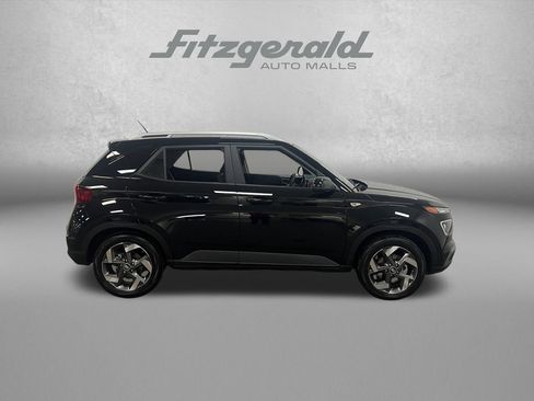 Used 2024 Hyundai Venue SEL FWD image 7