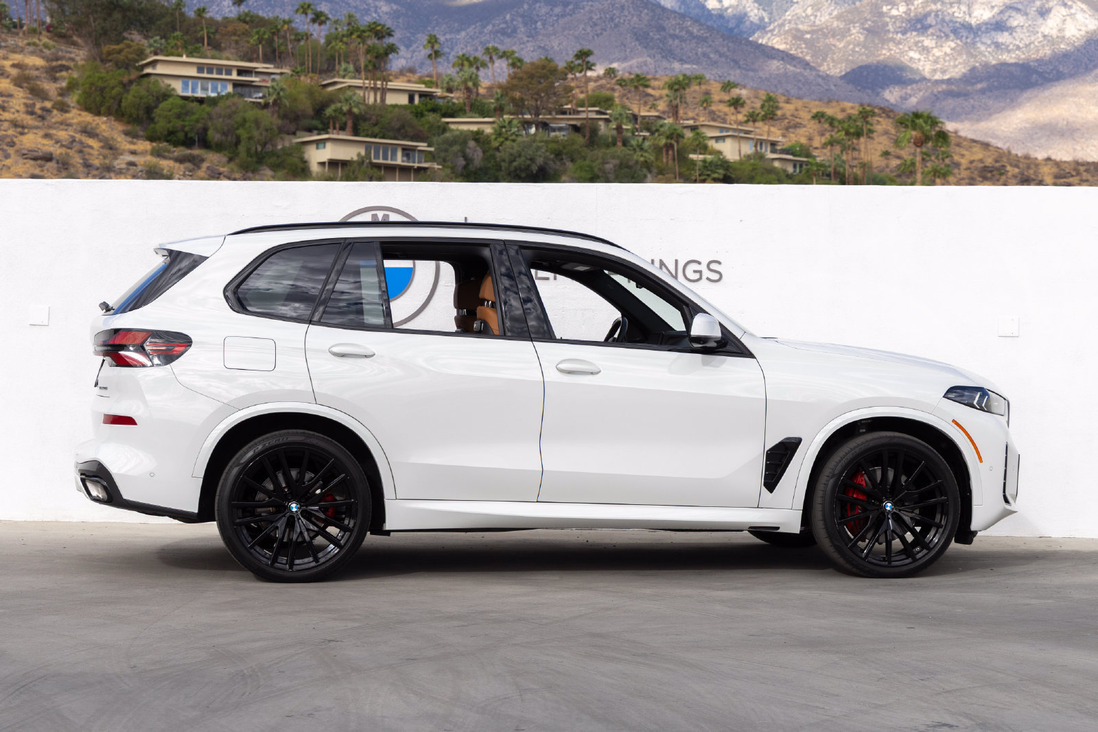 Certified 2024 BMW X5 xDrive40i w/ M Sport Package AWD/4WD image 5