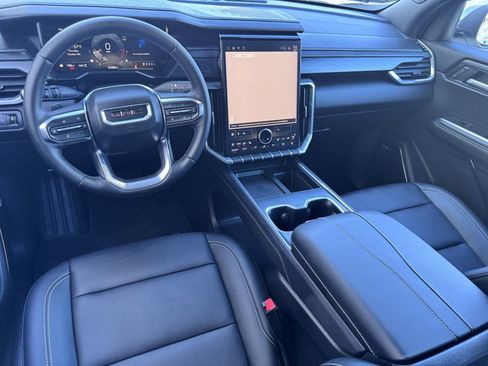 Used 2024 GMC Acadia Elevation image 18