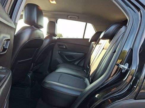 Used 2020 Chevrolet Trax LT w/ LT Convenience Package FWD image 13