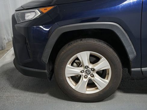 Used 2021 Toyota RAV4 XLE w/ Convenience Package FWD image 5