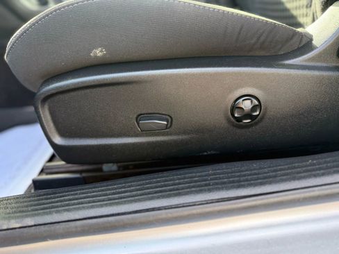 Used 2016 Dodge Challenger SXT image 17