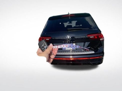 Used 2024 Volkswagen Tiguan SE R-Line FWD image 6