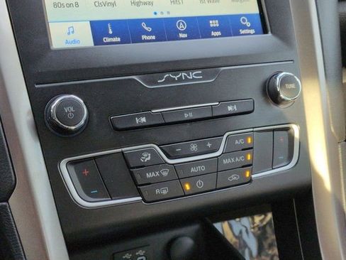 Used 2019 Ford Fusion SE FWD image 15