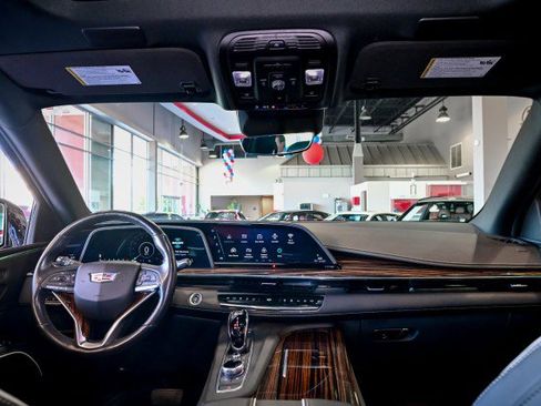 Used 2021 Cadillac Escalade ESV Premium Luxury AWD/4WD image 29