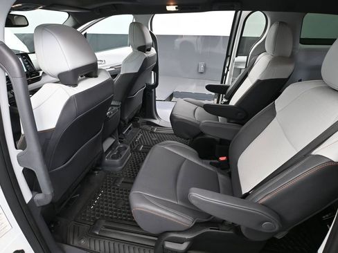 Used 2024 Toyota Sienna XSE AWD/4WD image 36