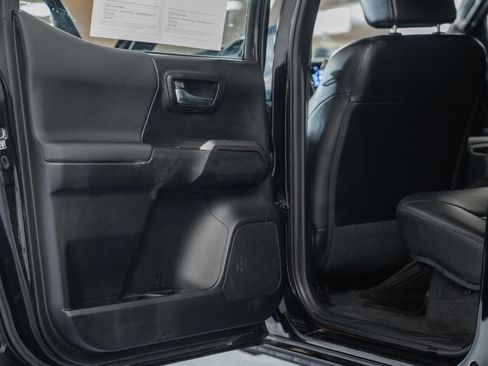 Used 2019 Toyota Tacoma TRD Sport image 42