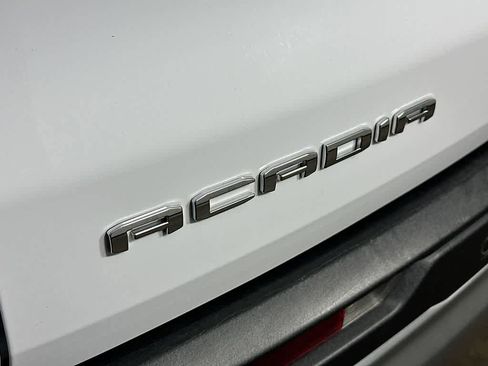 Used 2025 GMC Acadia Elevation image 7