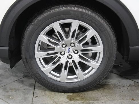 New 2026 Ford Explorer Platinum image 18