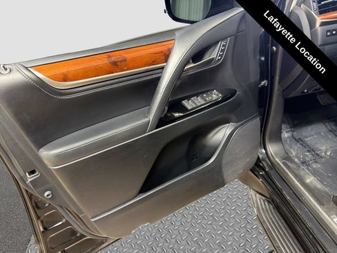 Used 2019 Lexus LX 570 4WD w/ Luxury Package image 31
