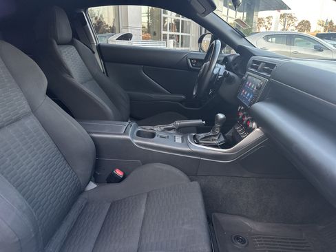Used 2023 Toyota GR86 w/ ALL Weather Mat Package (TMS) RWD image 27