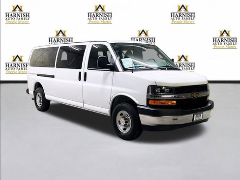 Used 2024 Chevrolet Express 3500 LT w/ LT Preferred Equipment Group RWD image 3