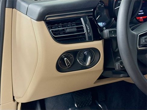Used 2024 Porsche Macan image 10