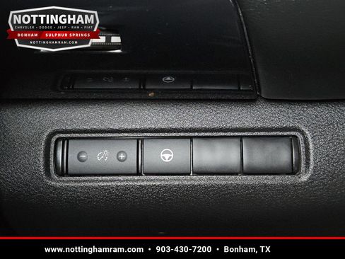 Used 2024 Nissan Pathfinder SV FWD image 18