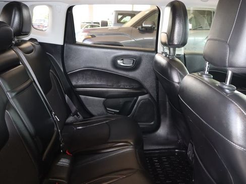 Used 2018 Jeep Compass Latitude AWD/4WD image 39