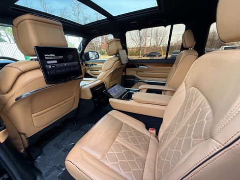 Used 2022 Jeep Grand Wagoneer Series III w/ Rear Seat Video Group 1 image 37