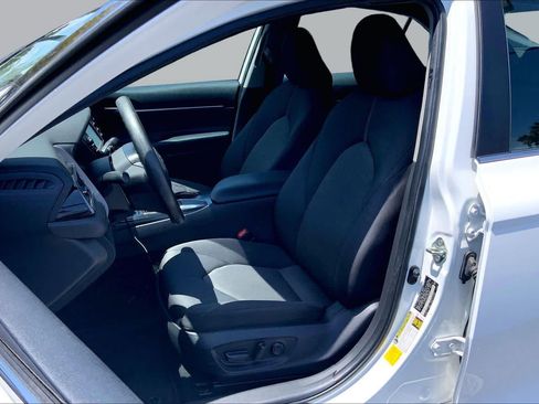 Used 2020 Toyota Camry LE FWD image 7